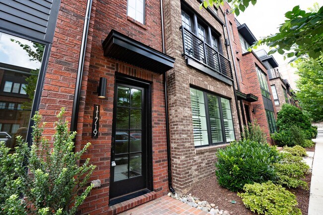 Building Photo - Luxury Reston Rental