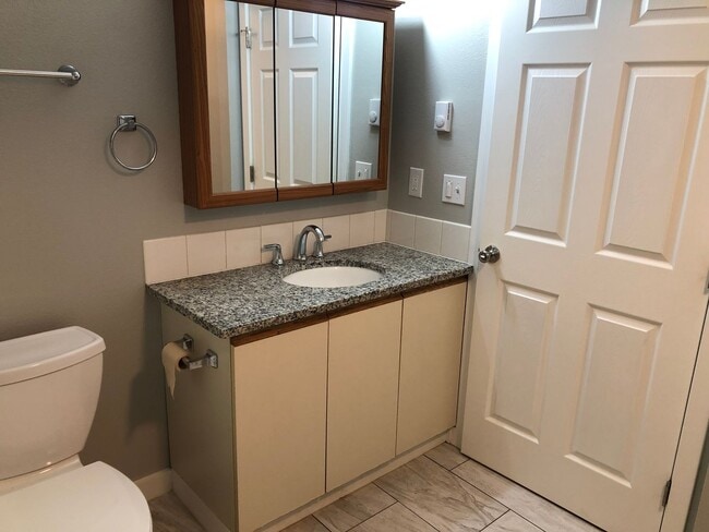 Building Photo - Completely updated 3 bedroom 1 bath duplex!