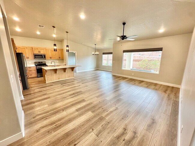 Building Photo - Beautiful Red Waters Home