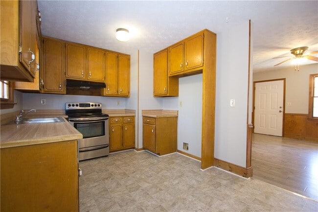 Building Photo - 2420 Green Rd