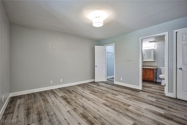 Building Photo - 3135 S Mojave Rd