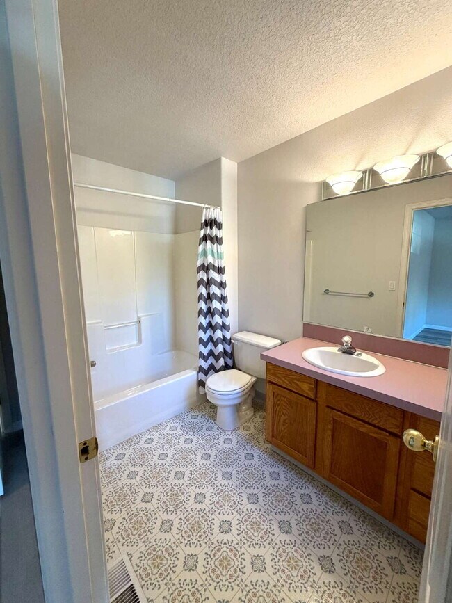 Building Photo - St. Johns 2-bedroom Condo