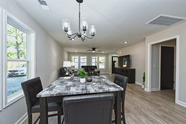 Building Photo - 146 N Trigg Ave