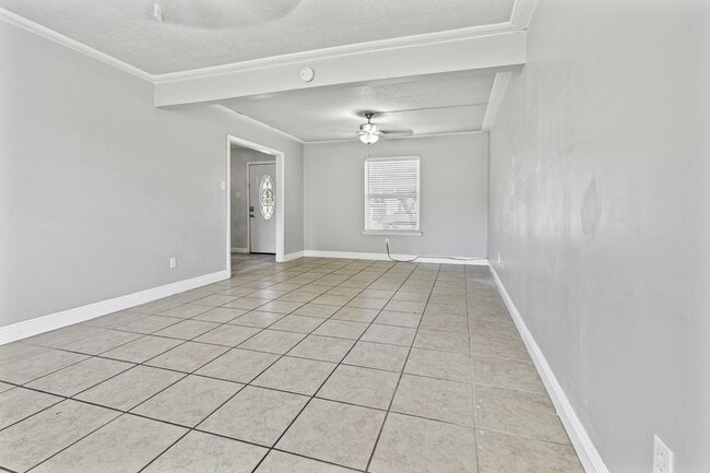 Building Photo - 421 Holy Cross Pl
