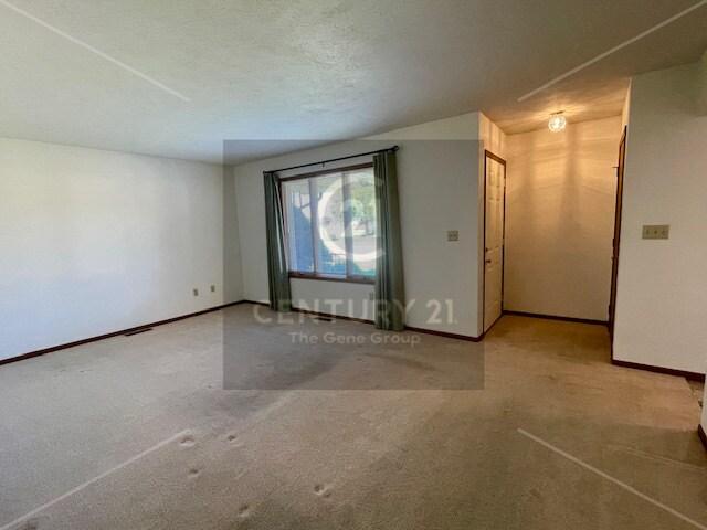 Building Photo - 323 Westview Dr