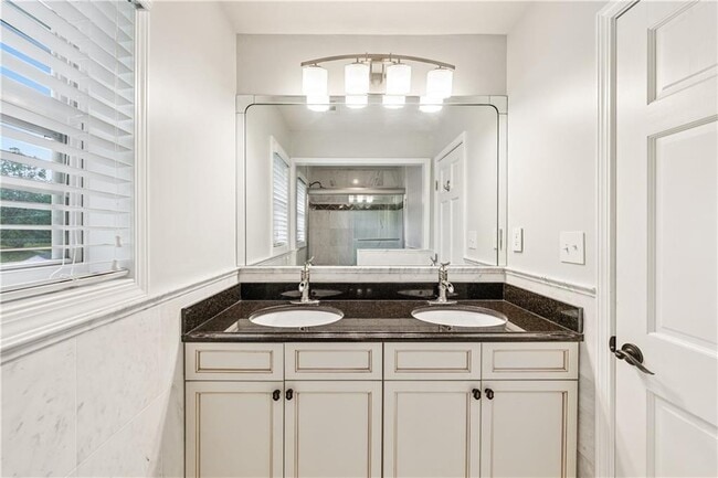 Building Photo - 1578 Lincoln Ave SE