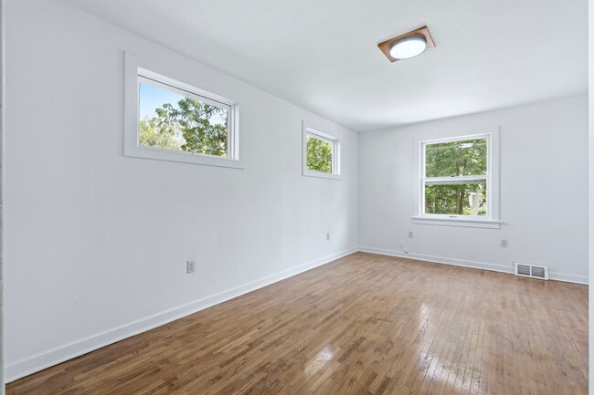 Building Photo - NEW 4-Bed Home with Modern Updates & Extra...