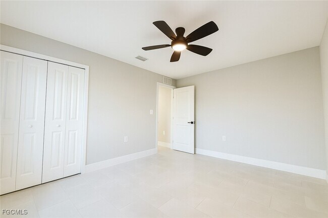 Building Photo - 112 NW 23rd Ave