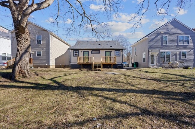 Building Photo - MADISONVILLE - Spacious 3 - 4 bedroom,  1 ...