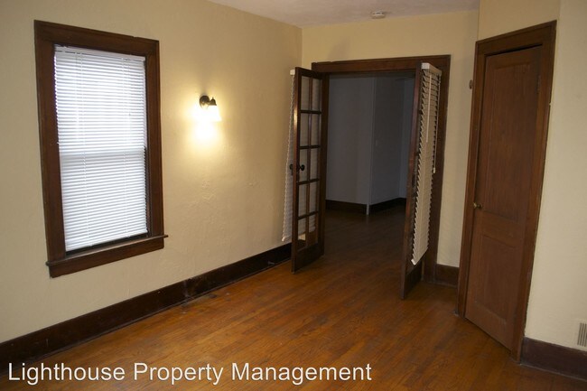 Building Photo - 224 Lyon St NE