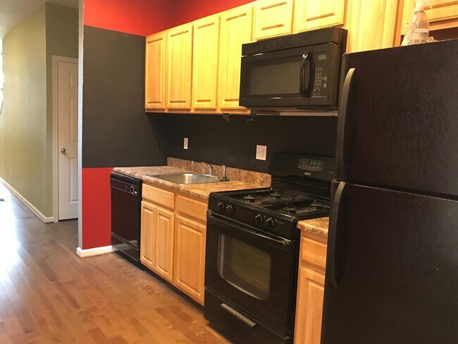 Building Photo - Charming 2 Bedroom/1.5 Bathroom Townhome in Remington, MD!