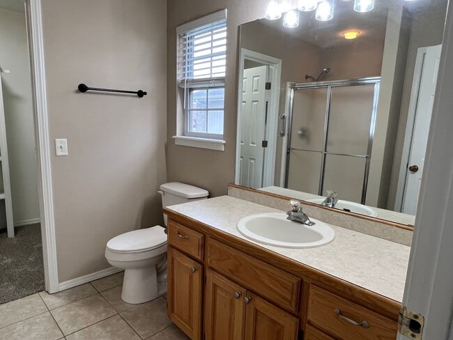 Building Photo - AVAILABLE NOW! Nixa 3 Bedroom, 2 Bathroom