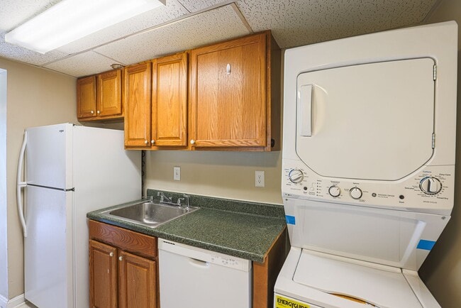 Building Photo - 14 King Henry Cir