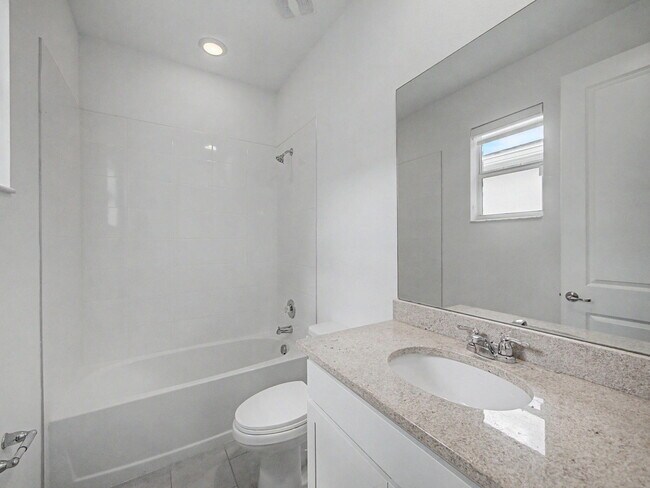 Building Photo - 11805 SW Lyra Dr.