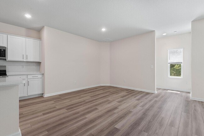 Building Photo - 46 Poplar Dr