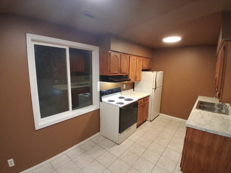 Building Photo - 111 Hilltop Ct