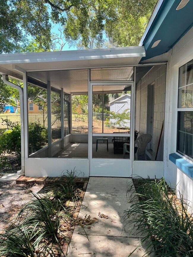 Building Photo - Charming 3 Bed / 2 Bath Home in Winter Spr...
