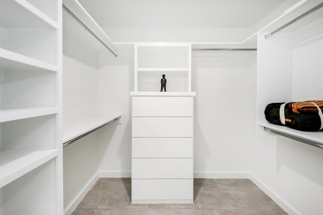 Building Photo - 305 Deer Path Lp