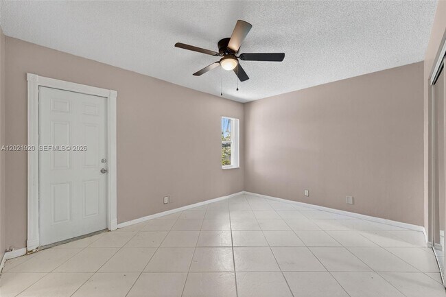 Building Photo - 11135 NW 25th Ct