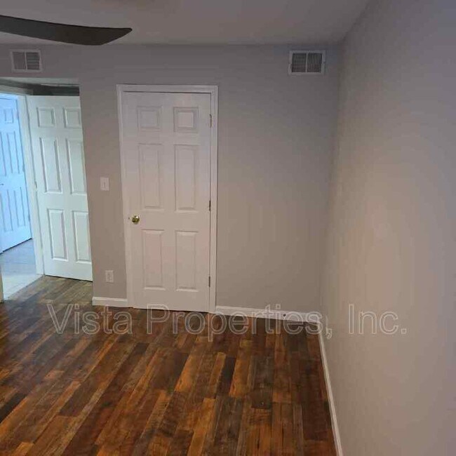 Building Photo - 737 N Hite Ave