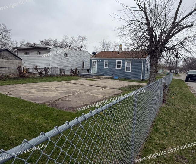 Building Photo - Newly Renovated 2-Bedroom • 1-Bathroom Home