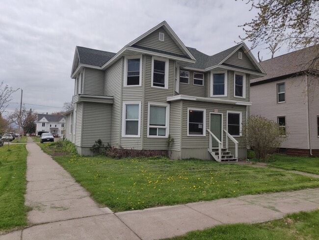 Primary Photo - 1725 Hughitt Ave