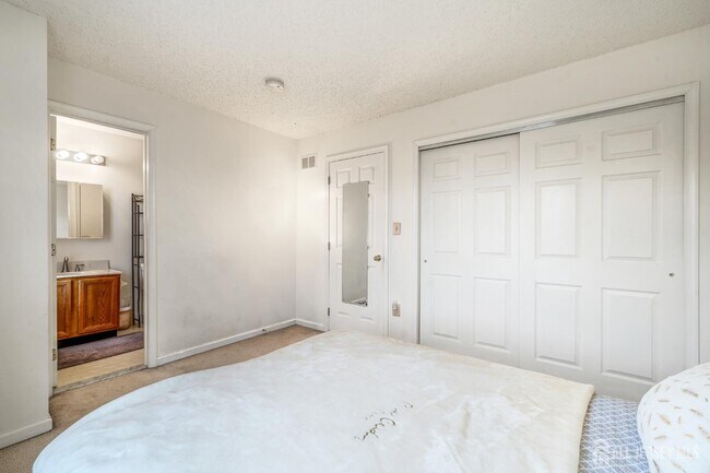 Building Photo - 117 N Barrow Pl