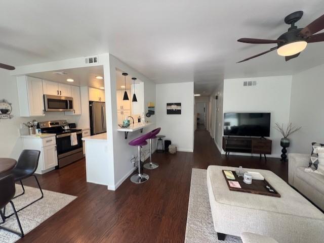 Building Photo - 850 Cypress Point Way