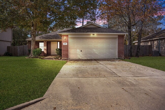 Building Photo - Well-maintained home located near Lake Conroe, offering the perfect balance of comfort & convenie...