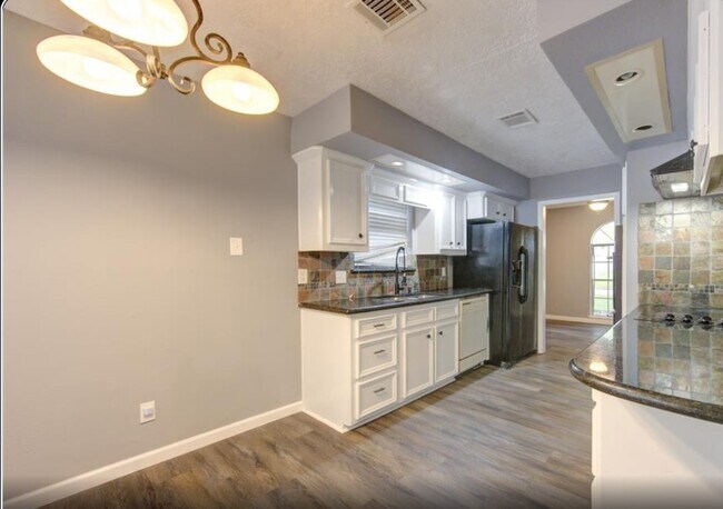 Building Photo - 10727 Sagewillow Ln