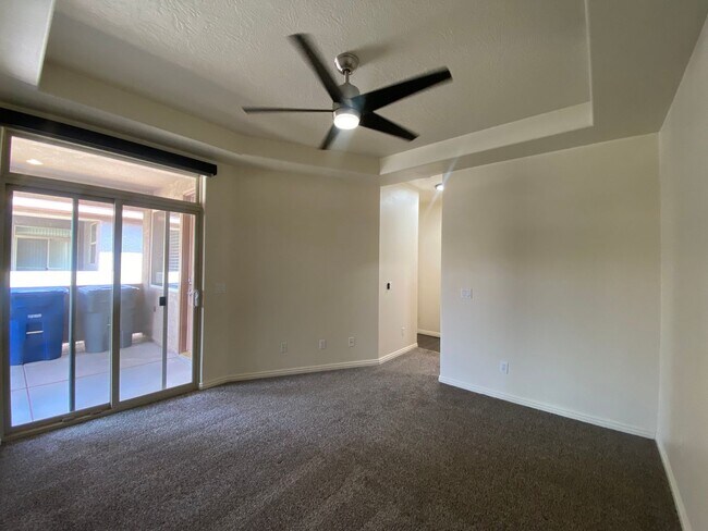 Building Photo - REMODELED TOWNHOME AVAILABLE FOR RENT