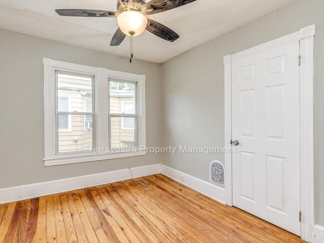 Building Photo - 116 W Main St