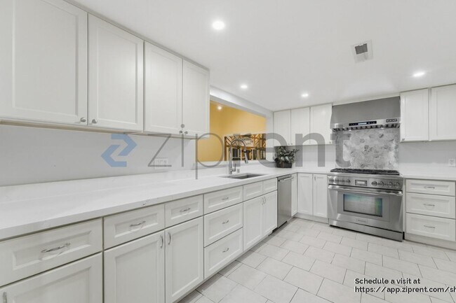 Building Photo - 1967 Solano Way