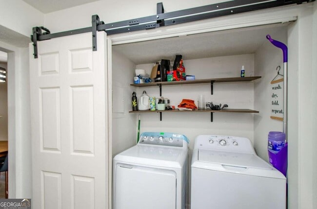 Building Photo - 5157 Roswell Rd