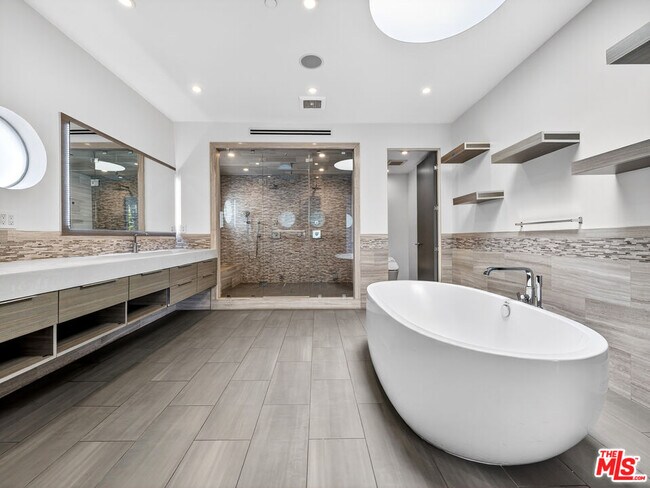 Building Photo - 770 Paseo Miramar