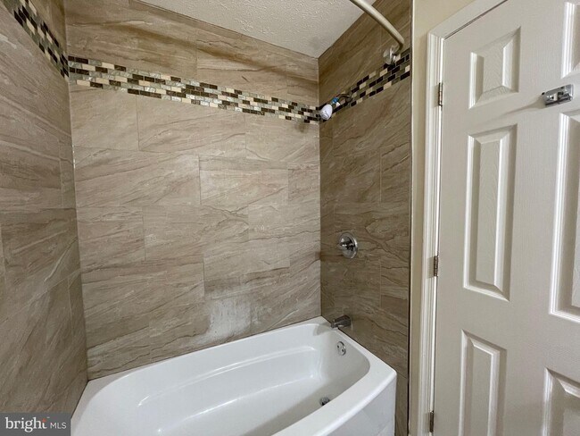 Building Photo - 7233 Mill Creek Ct