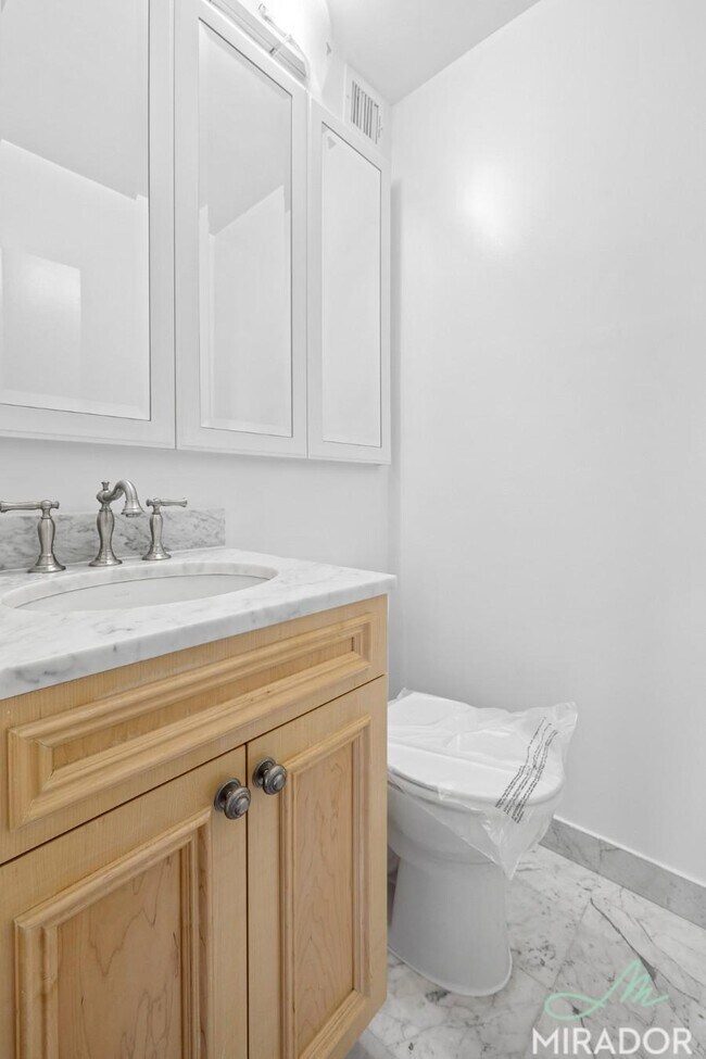 Building Photo - 2 bedroom in New York NY 10023