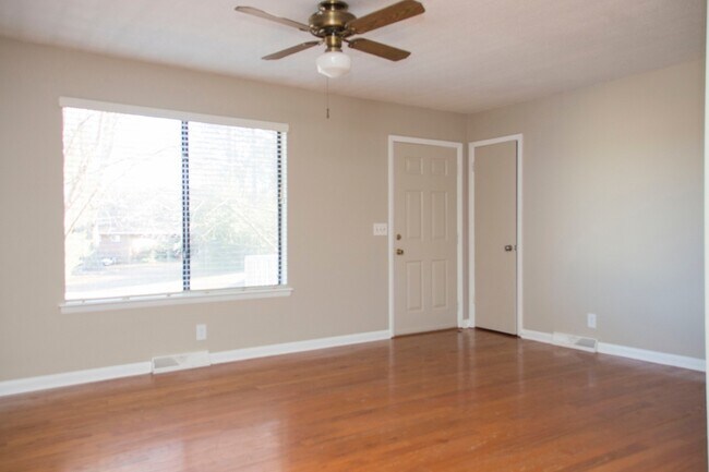 Building Photo - Heart of Madison City! Madison City Schools!