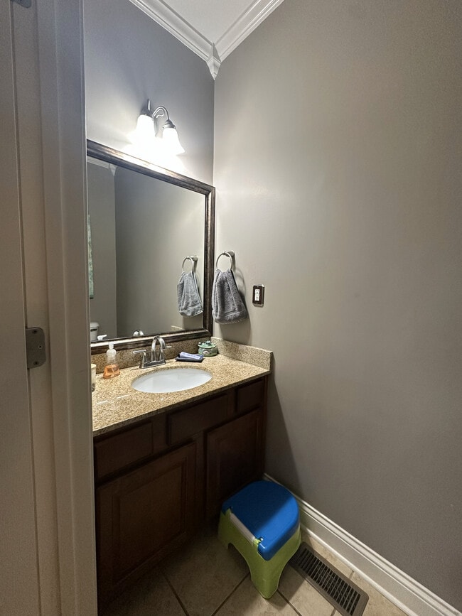 Building Photo - 2424 Calendula Rd