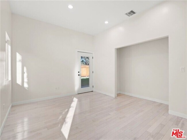 Building Photo - 17601 Rhoda St