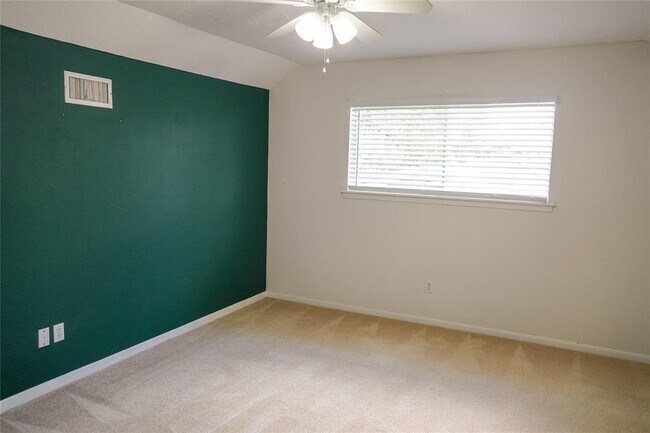 Building Photo - 221 Normal Park Dr