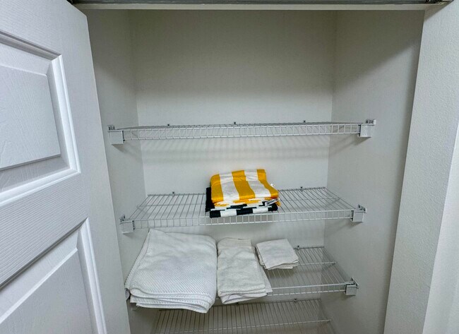 Building Photo - 625 Casa Loma Blvd