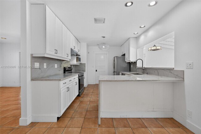 Building Photo - 12935 SW 81st Ave