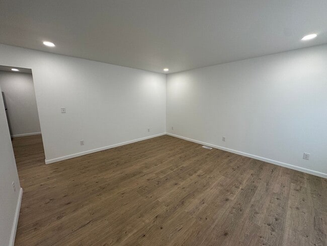 Building Photo - 3 Bedroom, 1 bath house with a bonus room