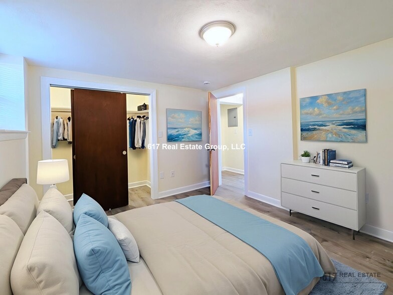 Building Photo - 160 N Beacon St