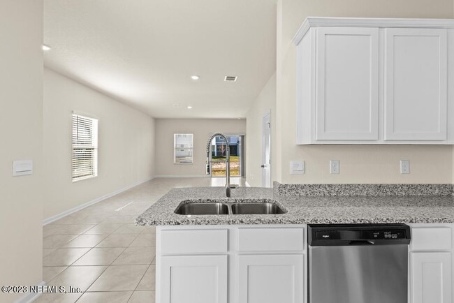 Building Photo - 46 Oarsman Xing Dr