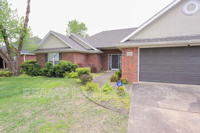 Building Photo - 3606 SE 8th St