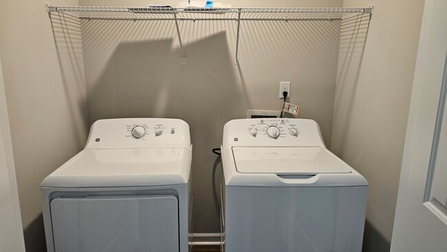 Building Photo - Built in 2024! Close to downtown 2 Bed/2.5 Bath. Nice private backyard with trees