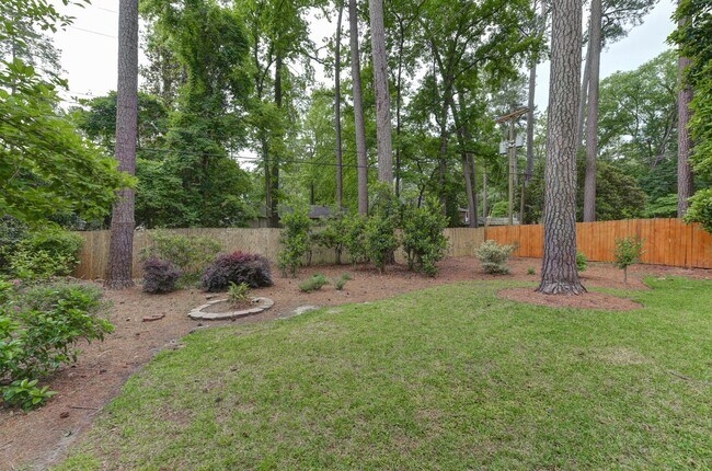 Building Photo - Charming 3 Bedroom, 2 Bath All-Brick Bunga...