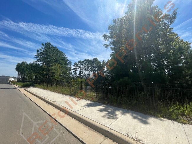Building Photo - Gorgeous 3 Bedroom 3.5 Bath Townhome with ...